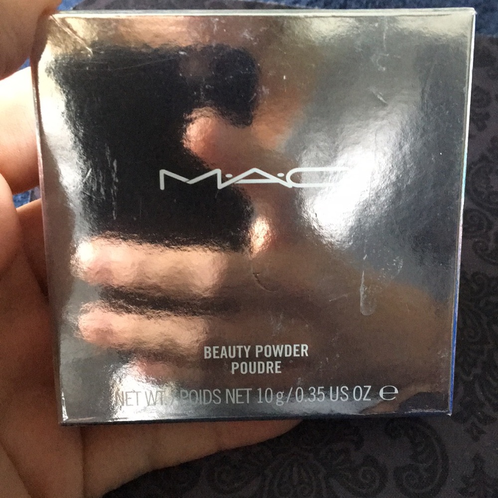 MAC LE SNOWGLOBE BEAUTY POWDER